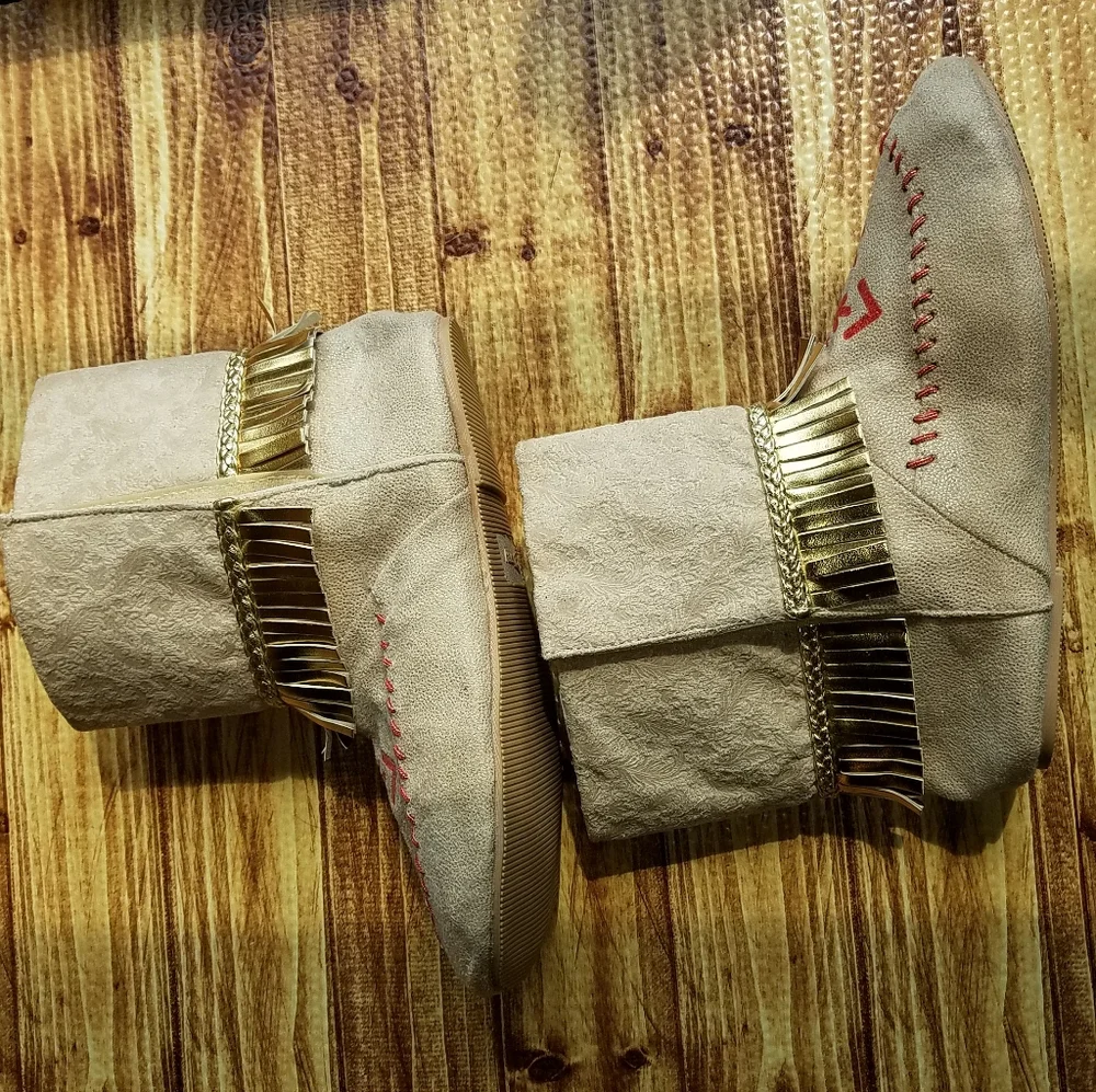 Disney Store Pocahontas Boots Girls 2/3 Shoes Moccasins Costume Halloween